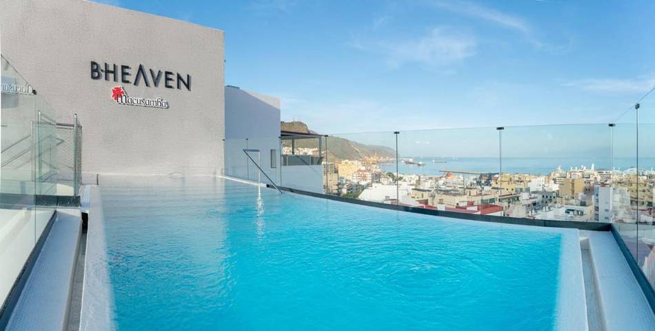 Hôtel pour 3 personnes, avec vue ainsi que piscine et terrasse