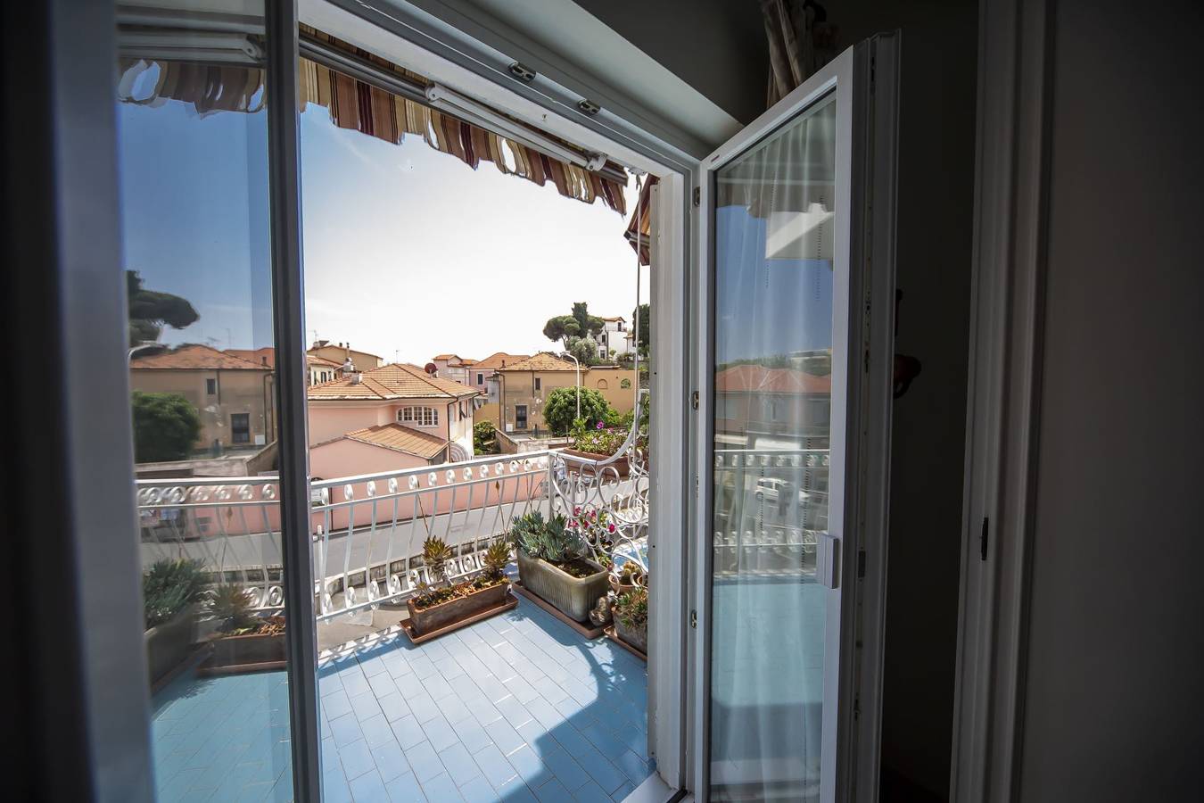 Ganze Ferienwohnung, Ferienwohnung für 4 Personen mit Balkon in San Lorenzo al Mare, Riviera di Ponente