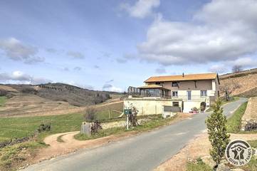 Gîte pour 9 personnes, avec balcon/terrasse et terrasse à Fleurie