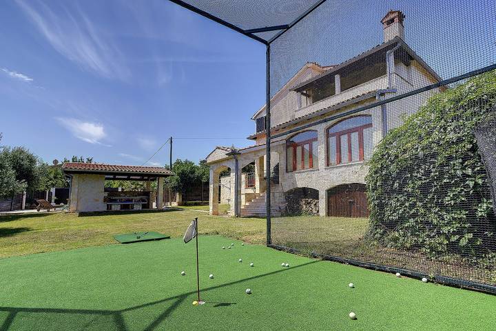 Einzigartige Villa mit privatem Pool und strandnah in Pula-Medulin, Ližnjan