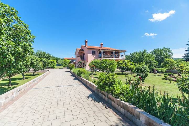 Ferienhaus für 6 Personen, mit Garten und Whirlpool sowie Balkon, mit Haustier in Labin