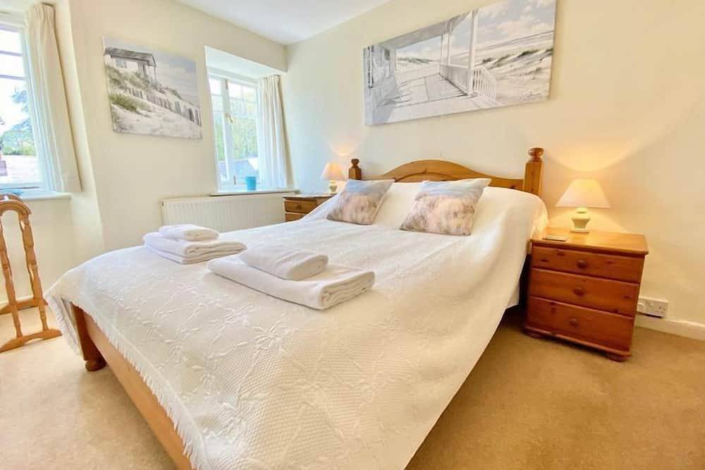 The Cottage, Padstow, tiered patio sun trap in Padstow, Cornwall