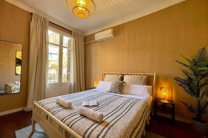 Entire apartment, Comfortable 4Bd next to Sagrada Familia in Barcelona Centre, Barcelona