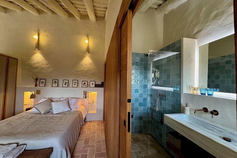 Haven of peace in the Garraf: 18th-century masia, sea view & exceptional light in Olivella, Garraf