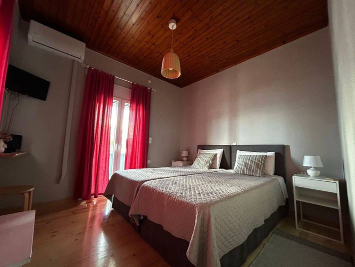 Διαμερίσματα διακοπών για 2 άτομα, με μπαλκόνι και κήπο στην Κατούνα