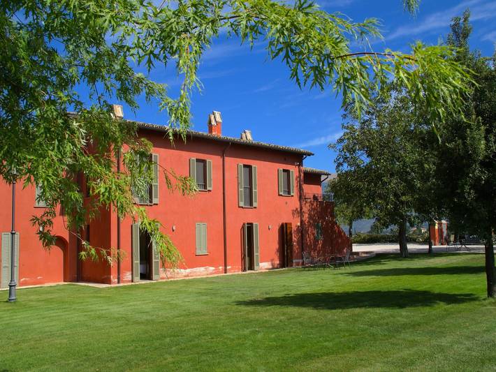 Appartamento vacanze per 3 persone, con Terrazza e Giardino nonché Piscina a Foligno