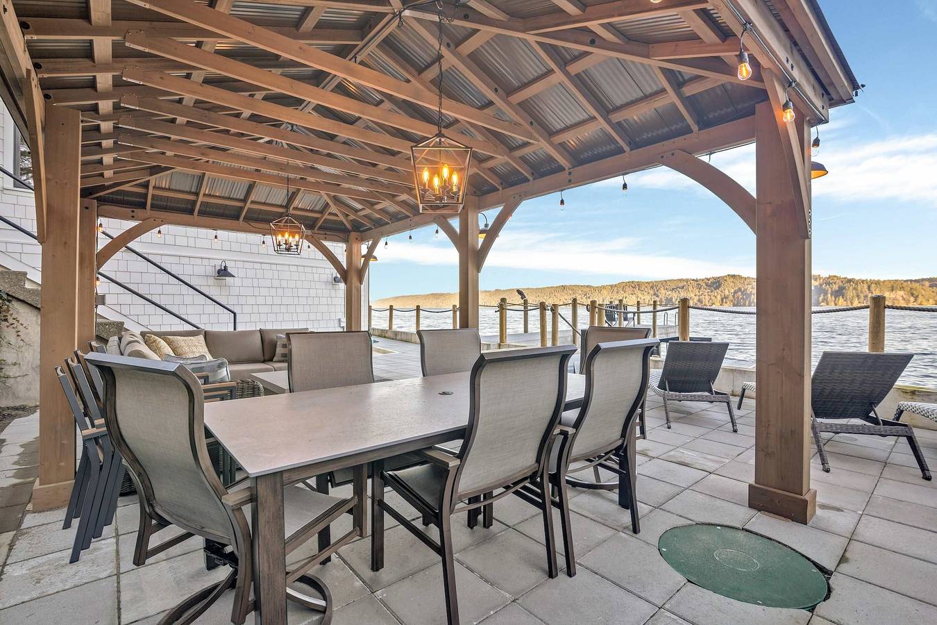 Waterfront Retreat - Hot Tub Fireplace Pier in Hood Canal