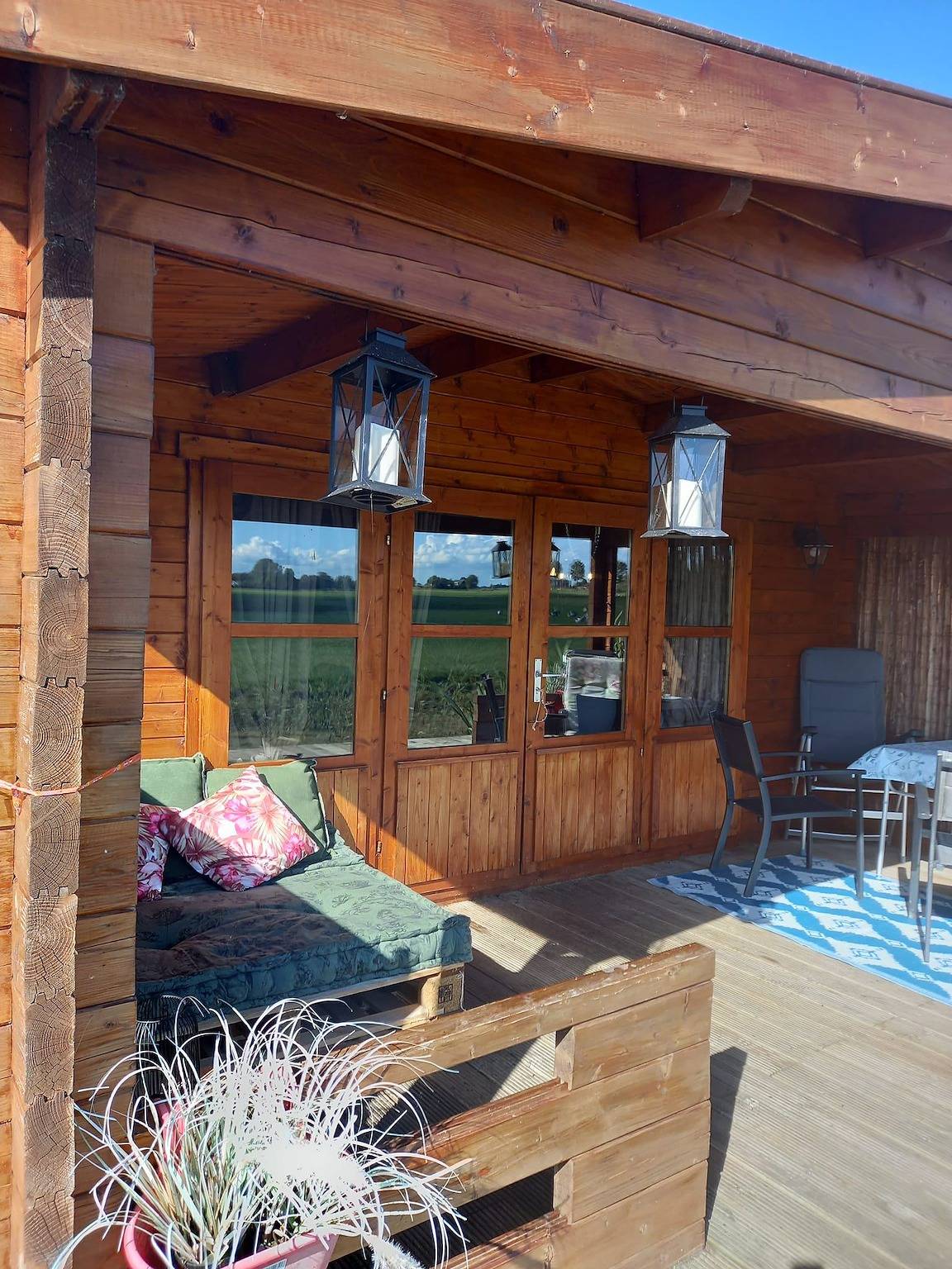 Cabin Sleeps 4 with Hot Tub and Garden in Franekeradeel, Nederlandse Noordzeekust