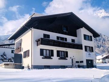 Ferienwohnung für 6 Personen, mit Garten und Ausblick, kinderfreundlich in Vandans