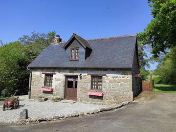 Gîte pour 4 personnes, avec terrasse et jardin à Rostrenen