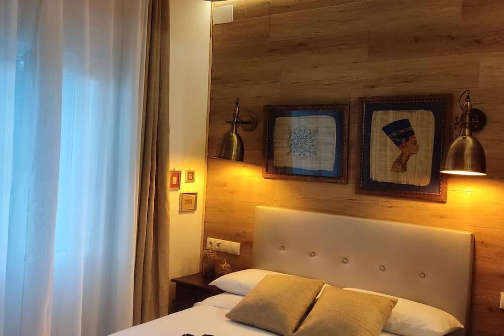 Geheel appartement, Room With Private Bathroom 1 in Nou Barris, Barcelona