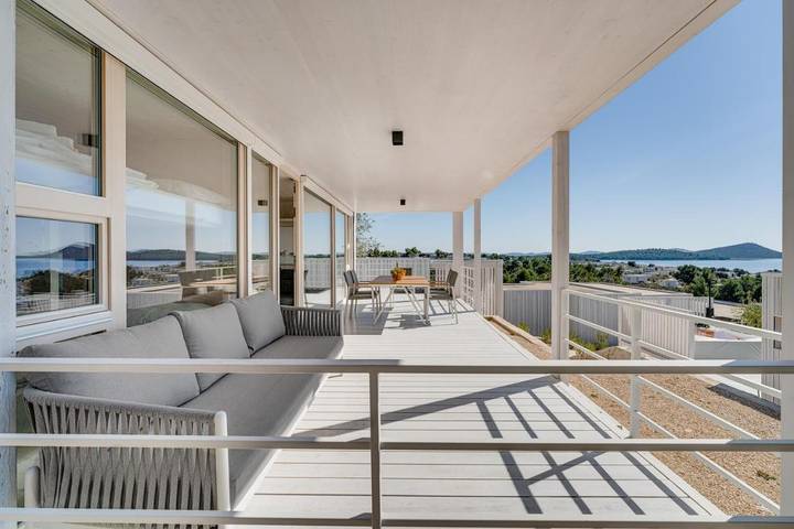 Villa pour 6 personnes, avec balcon ainsi que jacuzzi et piscine à Drage (Pakoštane) - 2