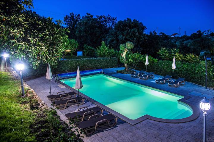 Casa de férias para 3 pessoas, com Varanda e Jardim e ainda Piscina infantil
