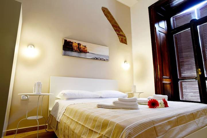 Bed and breakfast for 2 people in Naples