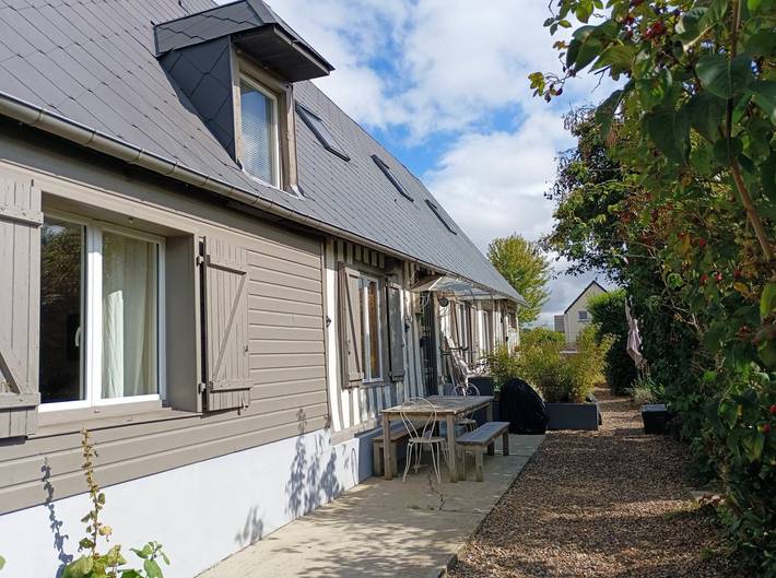 Gîte pour 14 personnes, avec terrasse et jardin à Néville