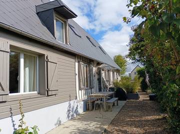 Gîte pour 14 personnes, avec jardin et terrasse à Néville