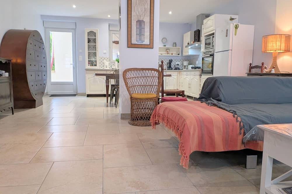 Geräumiges Haus mit überdachter Terrasse und Parkplatz in naturnaher Lage in Méobecq, Châteauroux und Umgebung