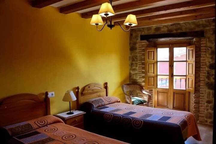 Ofertas en julio casa con jardín y huerta in Viernoles, Torrelavega