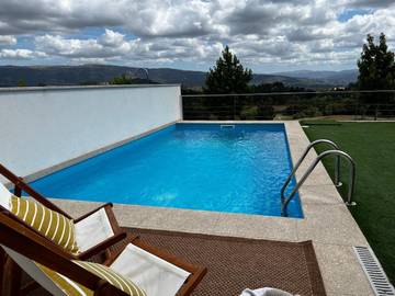 Casa rural para 6 personas, con piscina y vistas al lago además de vistas y jardín en Amarante