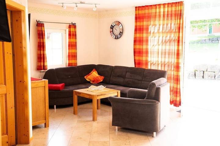 Ferienwohnung für 6 Personen, mit Balkon und Garten in Feuchtwangen