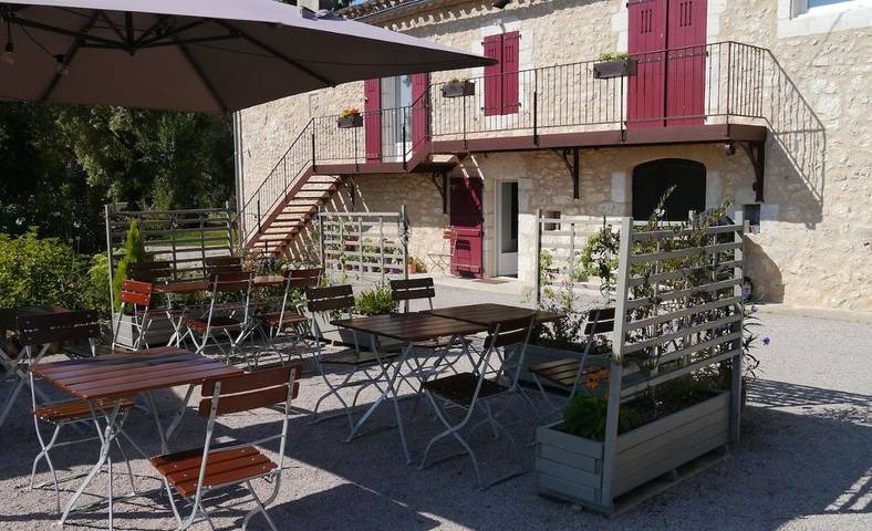 Gîte pour 2 personnes, avec terrasse ainsi que jardin et piscine à Cahuzac-sur-Vère - 3