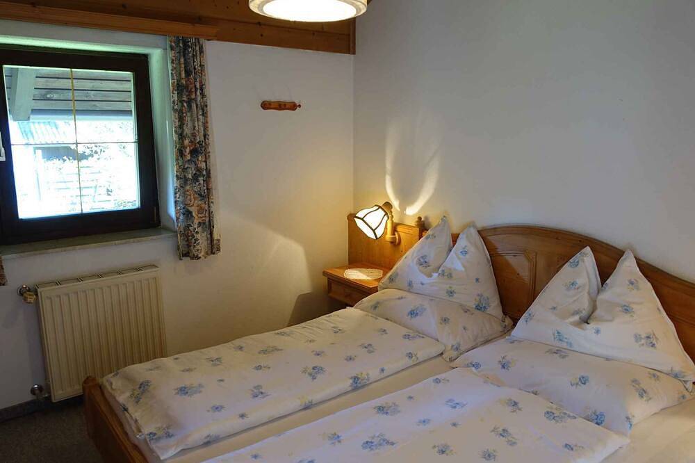 Ganze Wohnung, Ferienwohnung mit Balkon in idyllischer Lage in Strobl, Bezirk Salzburg-Umgebung