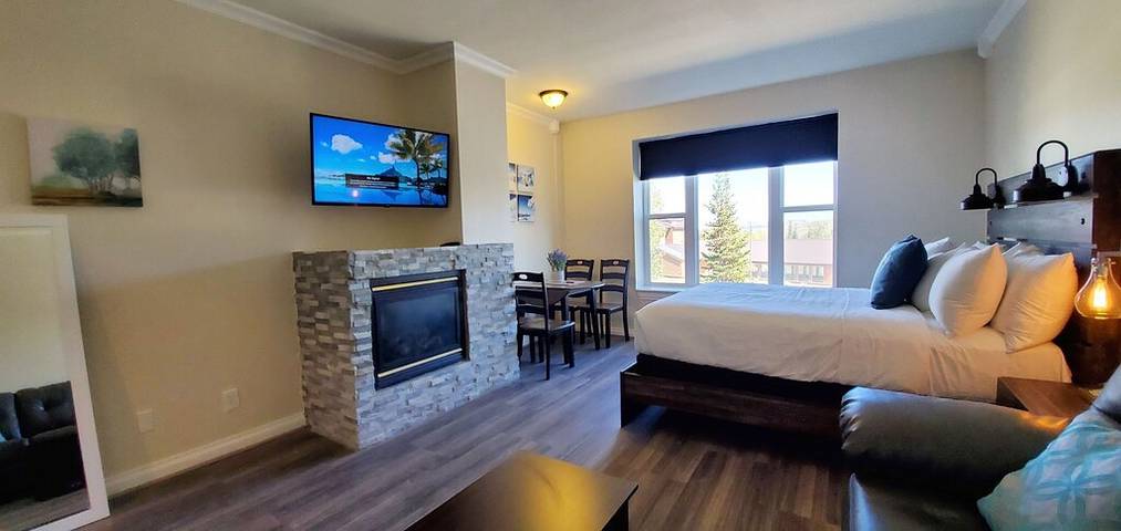 Vacation rental for 4 people, with pool and sauna as well as terrace and hot tub in Brian Head