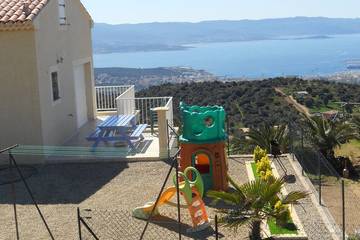 Cottage pour 5 personnes, avec jardin ainsi que terrasse et piscine à Alata