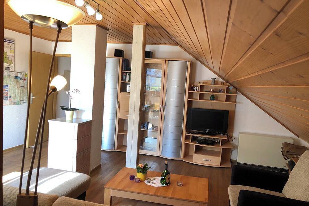 Ganze Wohnung, Geräumige Ferienwohnung (95qm) mit komfortabler Ausstattung in Tauberbischofsheim, Taubertal