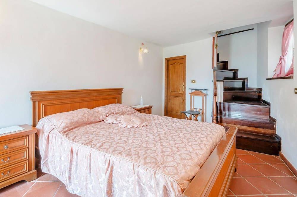 Awesome home in Frazione Antognano in Minucciano, Garfagnana