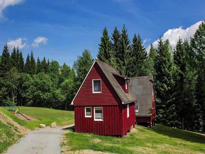 Ferienhaus für 3 Personen, mit Terrasse und Whirlpool sowie Pool und Sauna