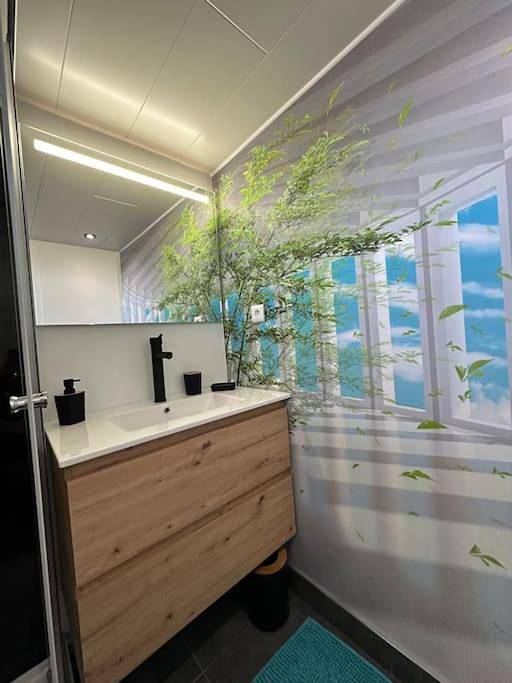 Gîte pour 4 personnes, avec vue ainsi que jardin et piscine, animaux acceptés dans Leucate naturiste - 3