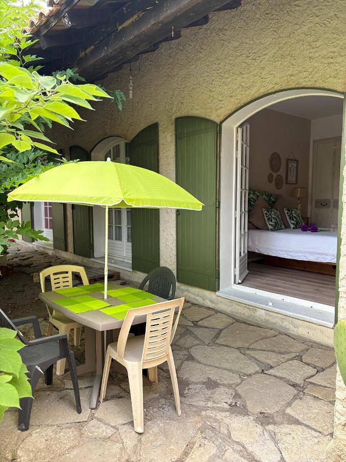 Chambre d’hôte pour 2 personnes, avec jacuzzi ainsi que jardin et terrasse dans le Gard - 4