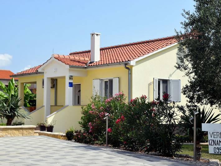 Ferienhaus für 5 Personen, mit Terrasse und Garten in Kroatien