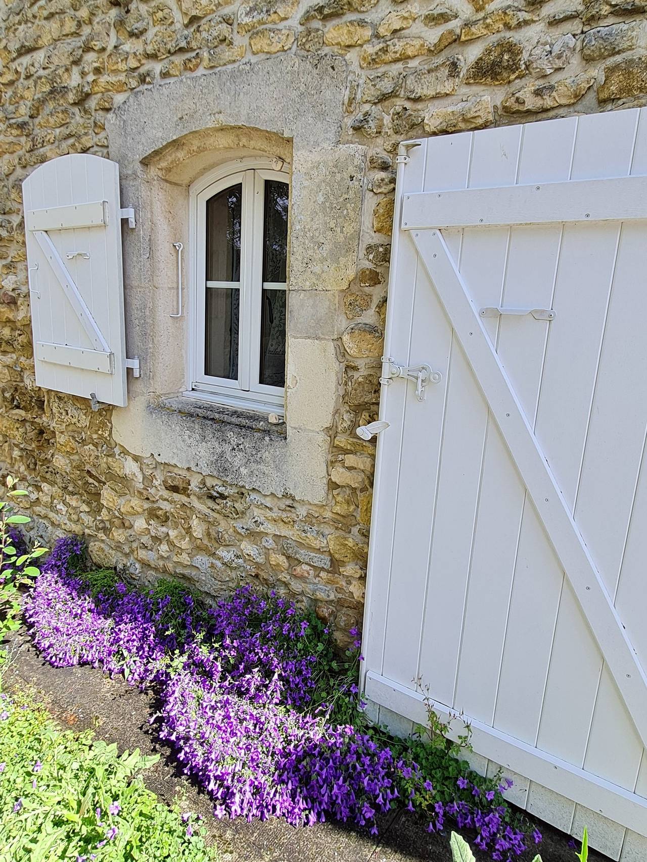 Petite maison 'La Cassine' avec terrasse partagée, jardin partagé et Wi-Fi in Taillant, Région de Saint-Jean-d'Angély