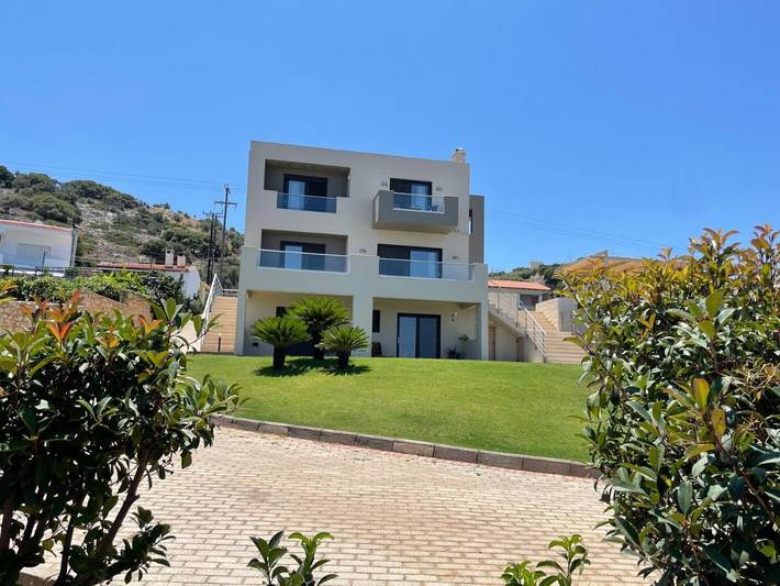 Villa pour 6 personnes, avec Balcon et Terrasse ainsi que Jardin et Piscine