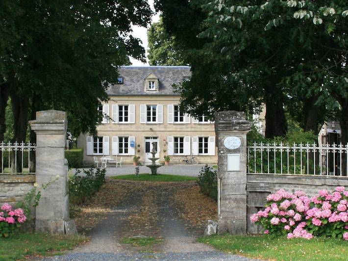 Gîte pour 17 personnes, avec piscine ainsi que terrasse et jardin à Rubercy