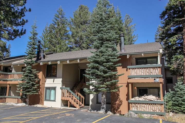 Vacation apartment for 6 people, with sauna and balcony as well as pool and hot tub, with pets in Mammoth Lakes