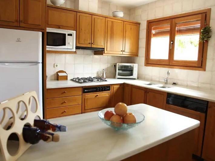 Location de vacances pour 9 personnes, avec terrasse ainsi que jardin et piscine à Montseny - 4