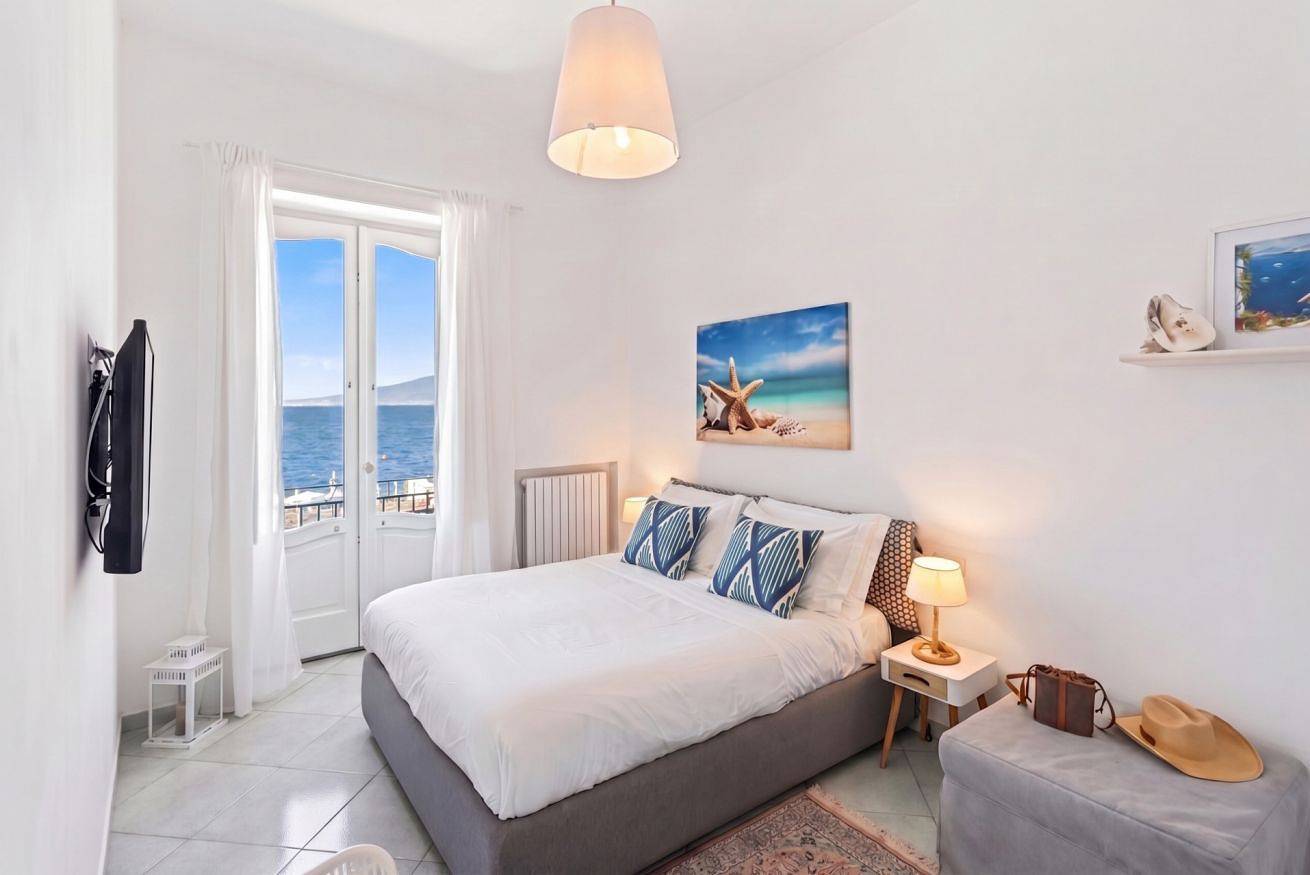 Ganze Wohnung, Seaview Home on the beach & amazing views terrace in Sorrent, Neapel Provinz