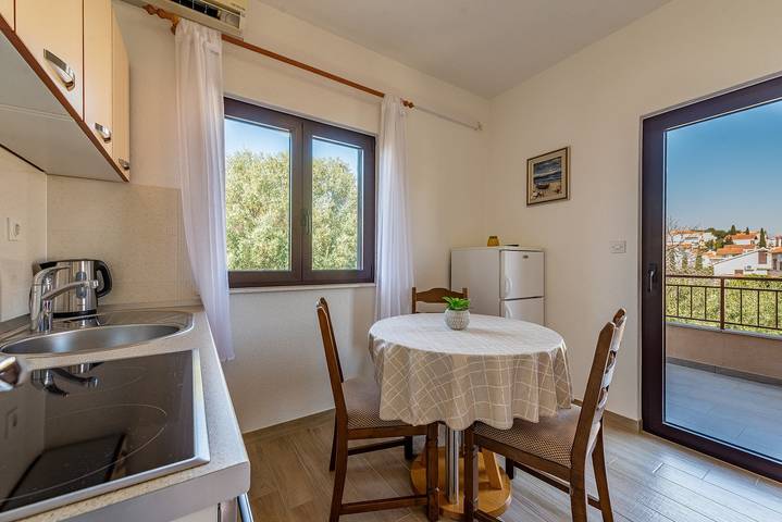 Ganze Wohnung, Apartment mit einem Schlafzimmer Protega A2 mit Balkon in Strandnähe in Okrug Gornji, Ciovo