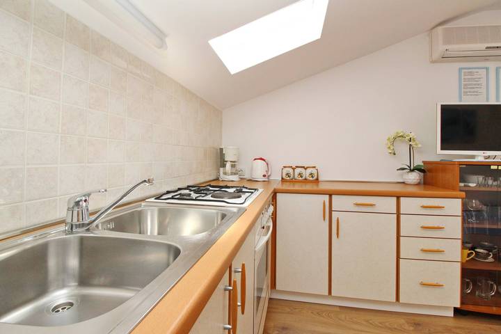 Ganze Wohnung, Apartment Cubranic S. Senj - im Hafen, nahe dem Meer in Baska, Krk