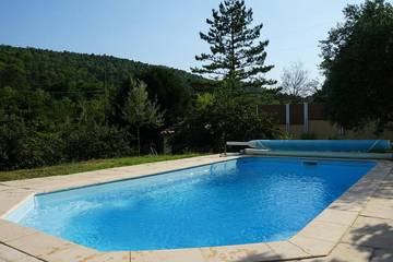 Gîte pour 3 personnes, avec terrasse, animaux acceptés à Vins-sur-Caramy