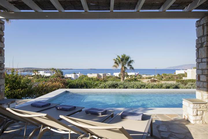Villa for 8 people, with yard and terrace in Paros