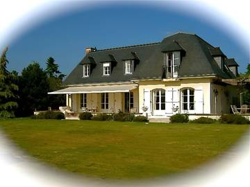 Gîte pour 9 personnes, avec jardin ainsi que jacuzzi et terrasse à Epiniac