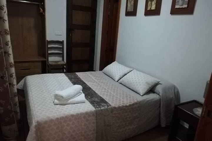 Chalet independiente con piscina privada y jardín con juegos al aire libre in Argamasilla de Alba, La Mancha