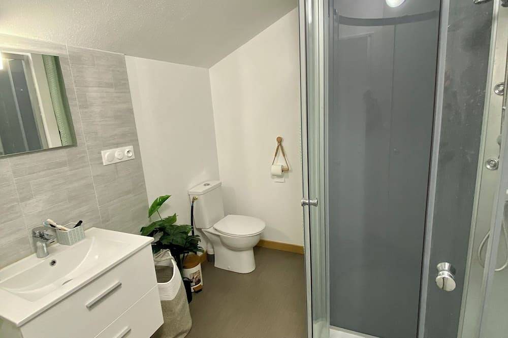 Town center house with terrace and private parking in Lons-le-Saunier, Jura