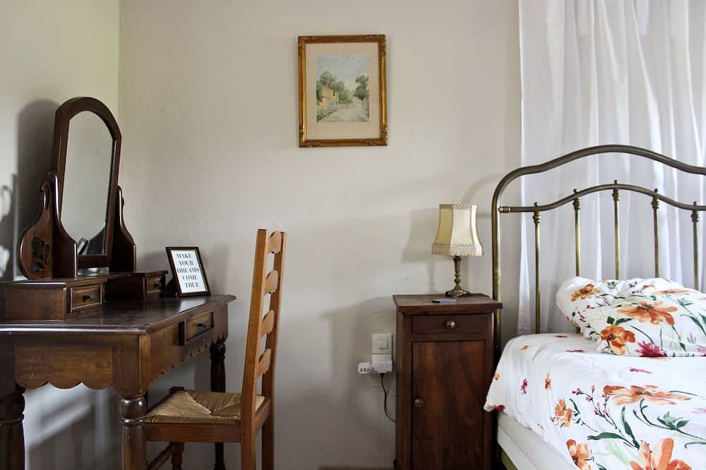 Appartement entier, Gîtes de charme au Mas de Soleil (Gîte \"Tradition\") in Goudargues, Région de Nîmes