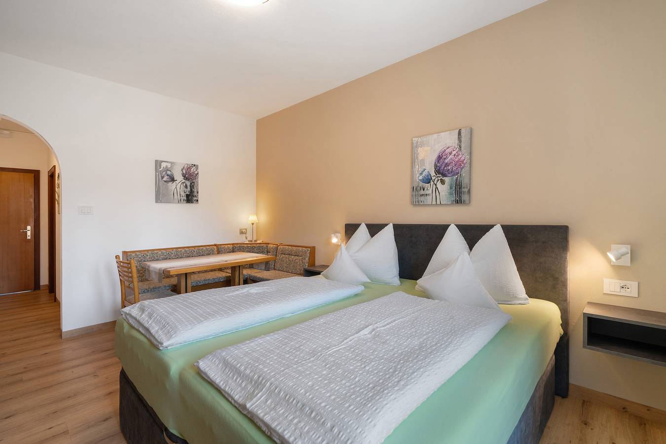 Entire apartment, Apartment 'Rosalie  8' with Mountain View, Shared Pool and Wi-Fi in Lana di Sotto, Lana