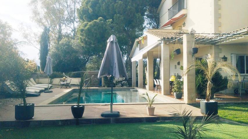 Chalet para 24 personas, con jacuzzi además de piscina y jardín, Familias con niños en Anoia (España) - 2